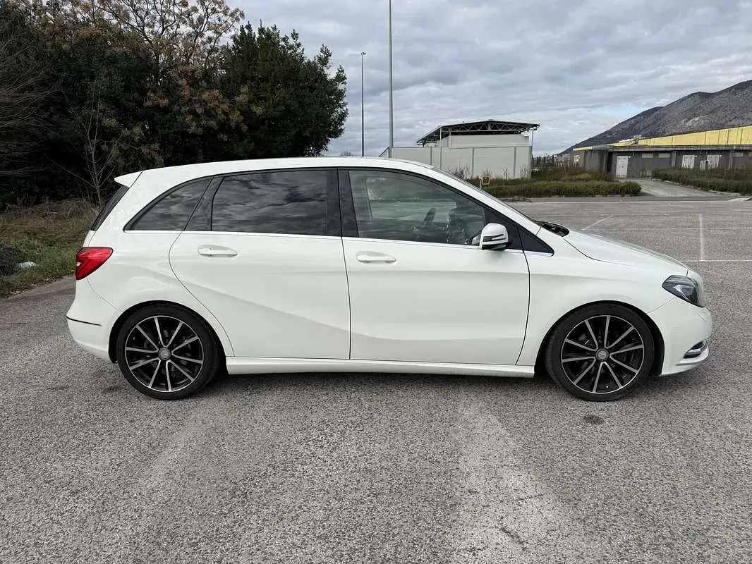 Usata Mercedes B200 Premium 136 CV (100 kW) 2012 Utilitaria