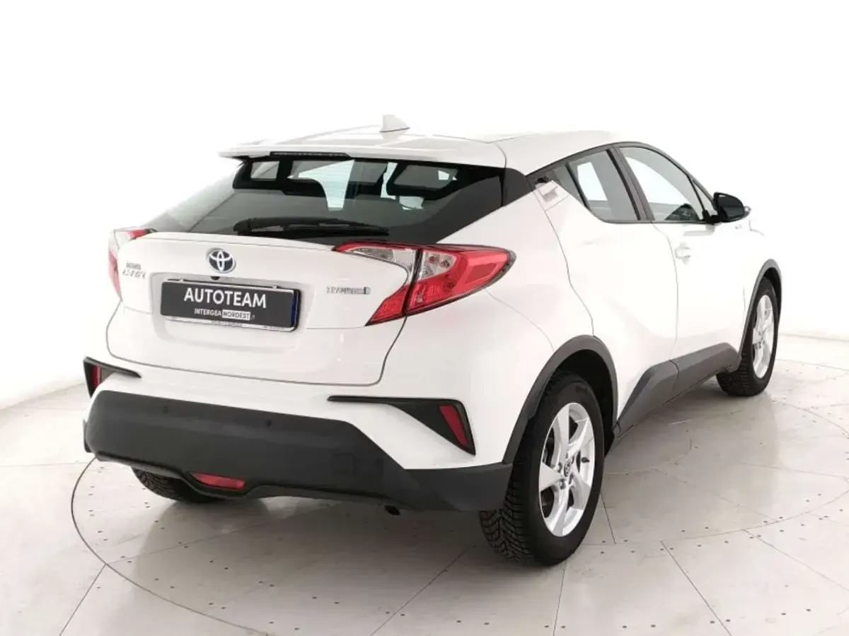 Usata Toyota C-HR Active 98 CV (72 kW) 2018 Bianco SUV