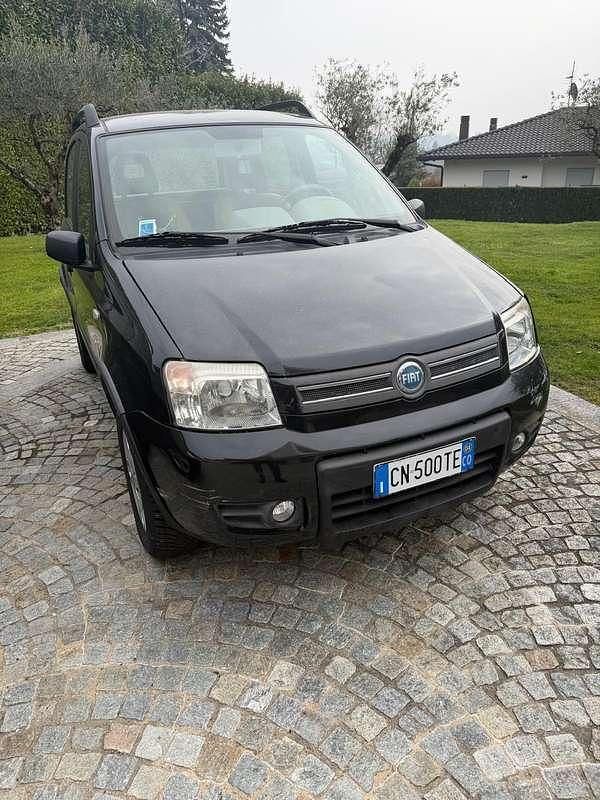 Usata Fiat Panda 4x4 Climbing 60 CV (44 kW) 2004 Nero Utilitaria