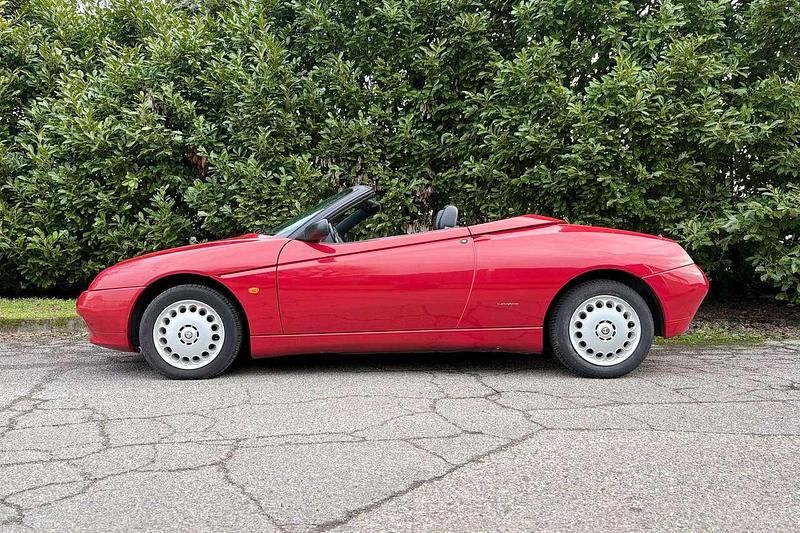 Usata Alfa Romeo Spider 144 CV (105 kW) 1996 Rosso Cabrio