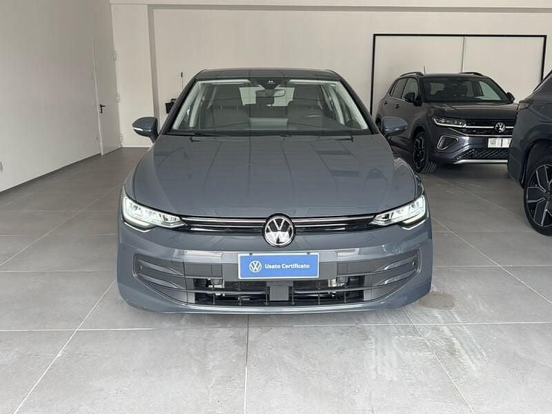 Usata VW Golf VIII Life 116 CV (85 kW) 2025 Grigio Utilitaria