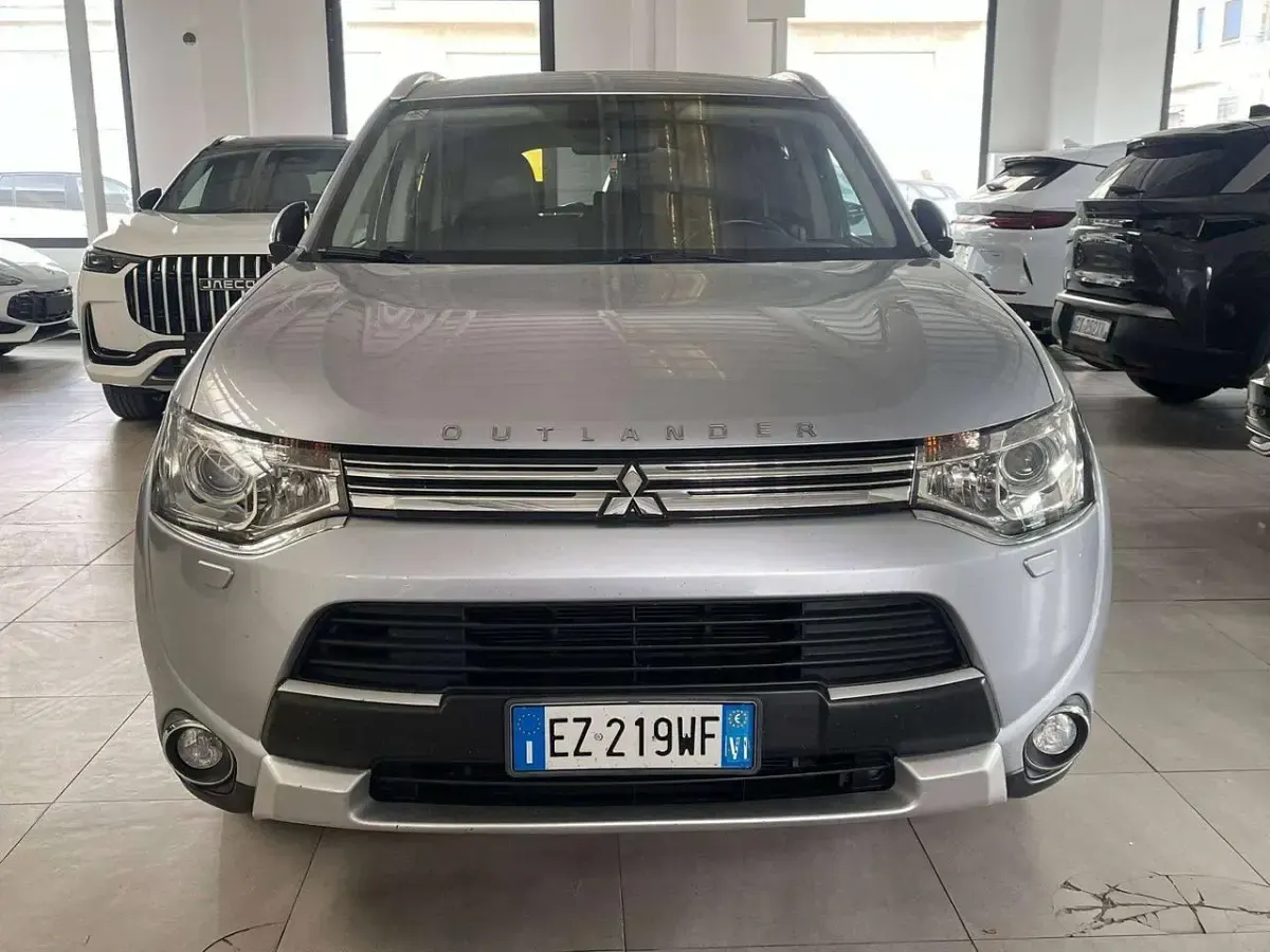 Usata Mitsubishi Outlander P-HEV 121 CV (88 kW) 2015 SUV