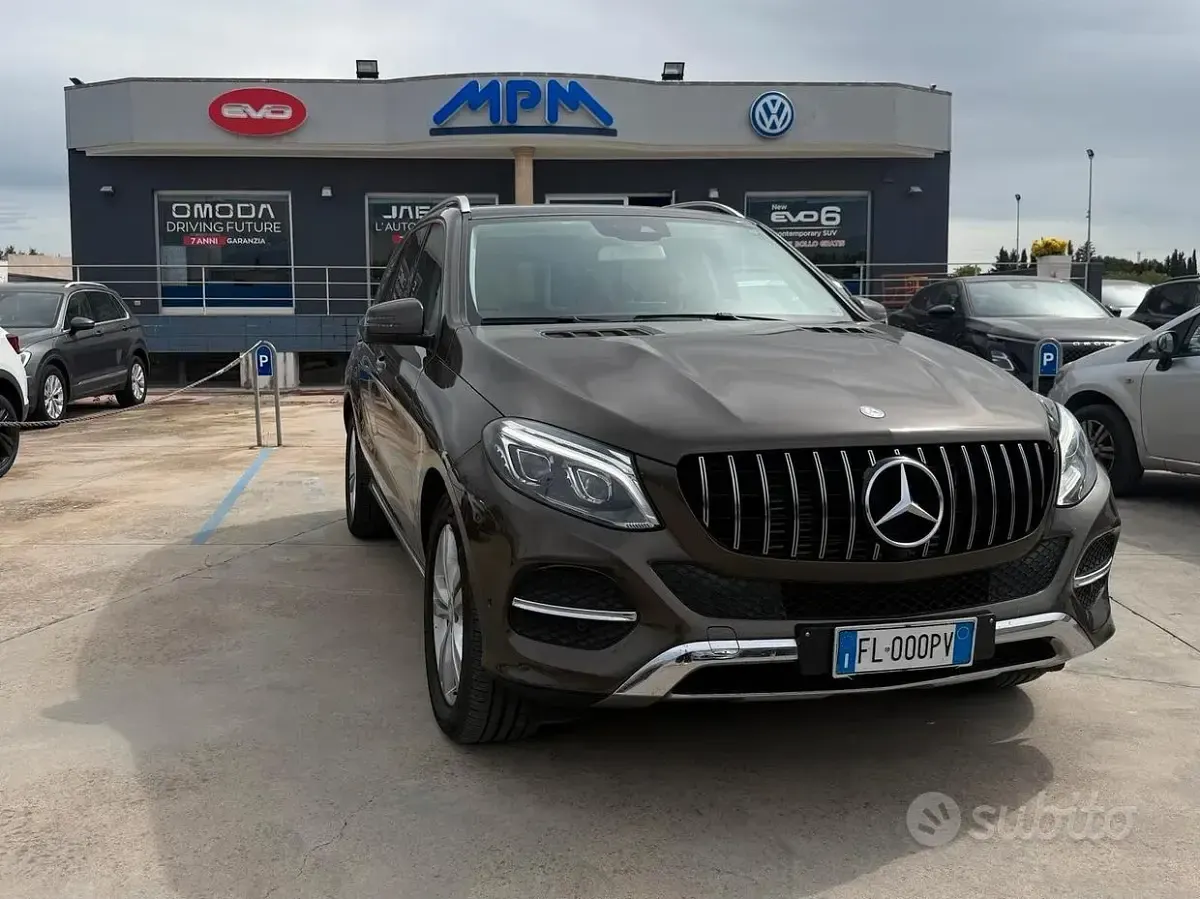 Usata Mercedes GLE250 Premium Plus 204 CV (150 kW) 2017 Marrone Station wagon