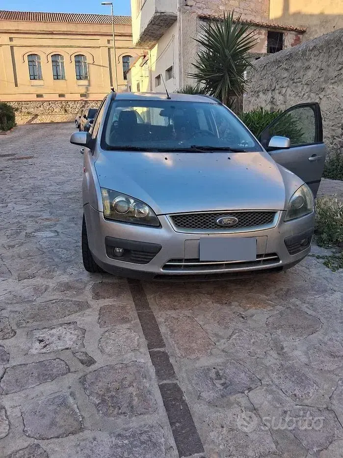 Usata Ford Focus 109 CV (80 kW) 2005 Grigio Station wagon