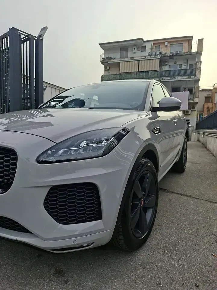 Usata Jaguar E-Pace R-Dynamic 150 CV (110 kW) 2019 Grigio SUV