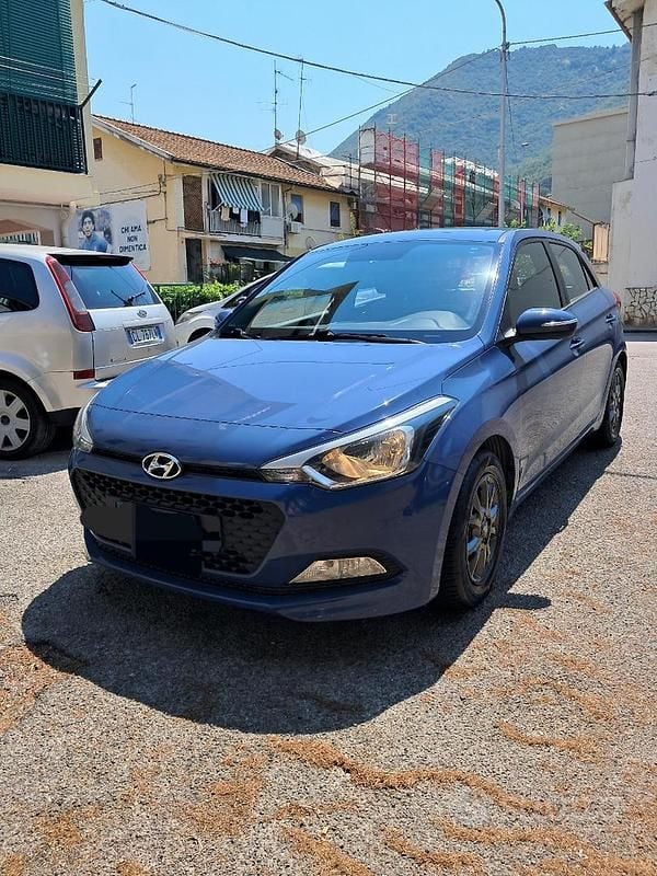 Usata Hyundai i20 75 CV (55 kW) 2017 Blu Berlina