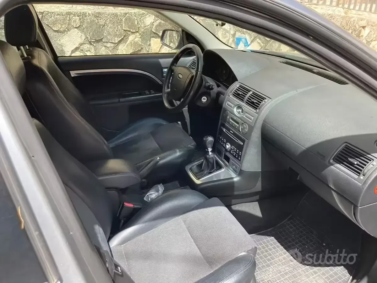 Begagnad Ford Mondeo 145 HK (106 kW) 2007 Grå Kombi