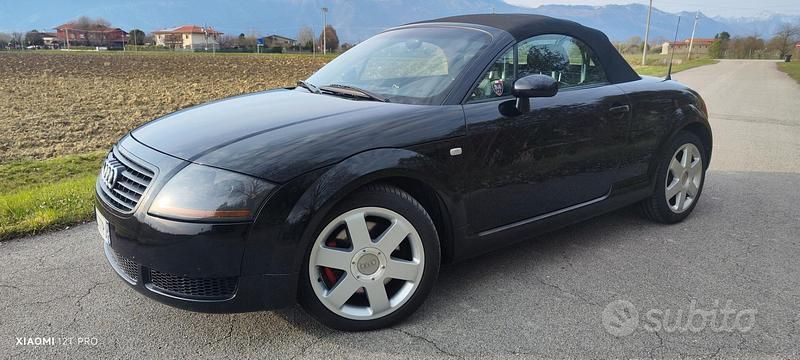 Usata Audi TT Roadster 179 CV (131 kW) 2001 Nero Cabrio