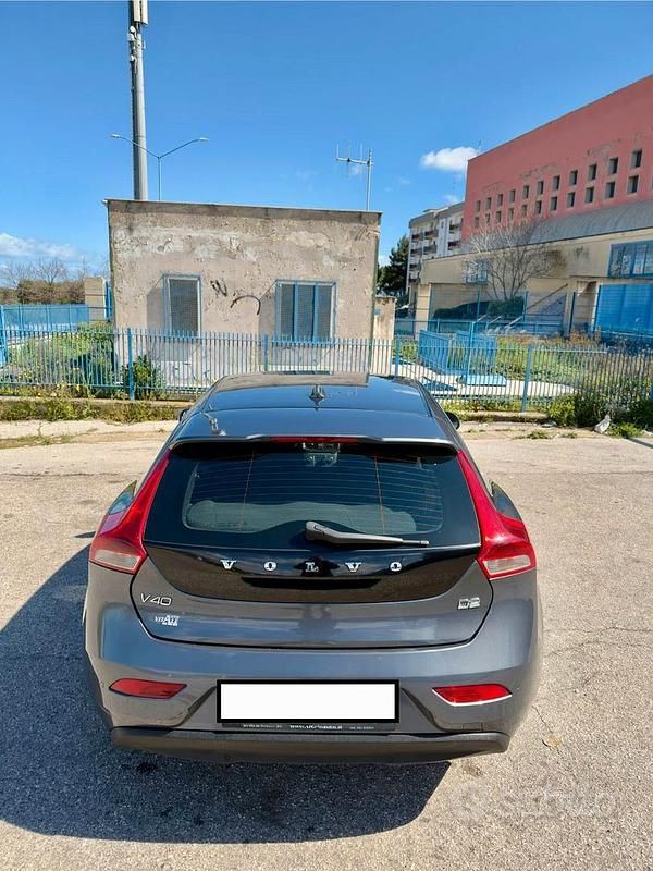 Usata Volvo V40 Kinetic 115 CV (84 kW) 2014 Grigio Berlina