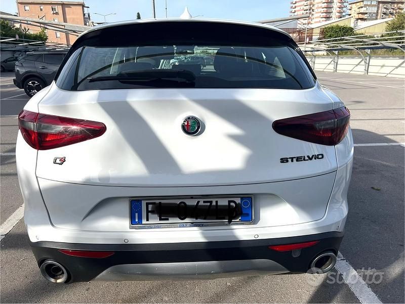Usata Alfa Romeo Stelvio Executive 210 CV (154 kW) 2017 Bianco SUV