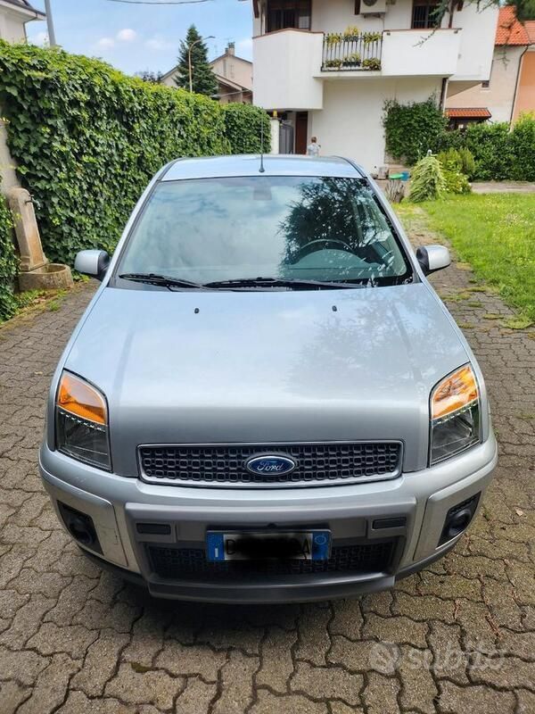 Usata Ford Fusion 101 CV (74 kW) 2009 Grigio Utilitaria