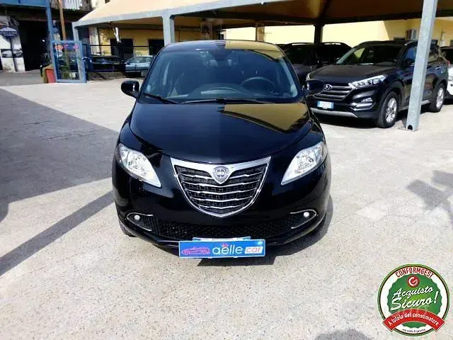 Usata Lancia Ypsilon 84 CV (61 kW) 2015 Nero Utilitaria