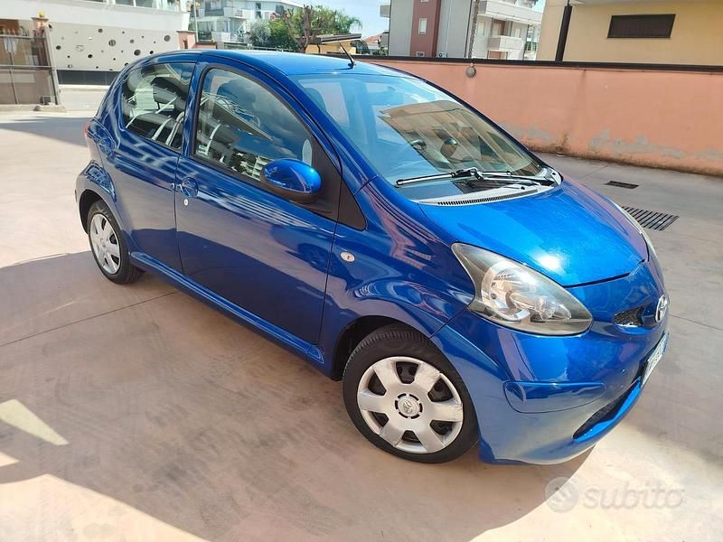 Blu Usata 2007 Toyota Aygo Due volumi | 5000 € (Buon prezzo) - Immagine 1/4