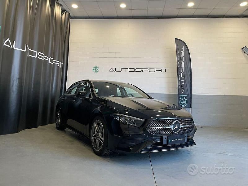 Nero Usata 2024 Mercedes A180 AMG line Tre volumi | 29.900 € (Super prezzo) - Immagine 1/4