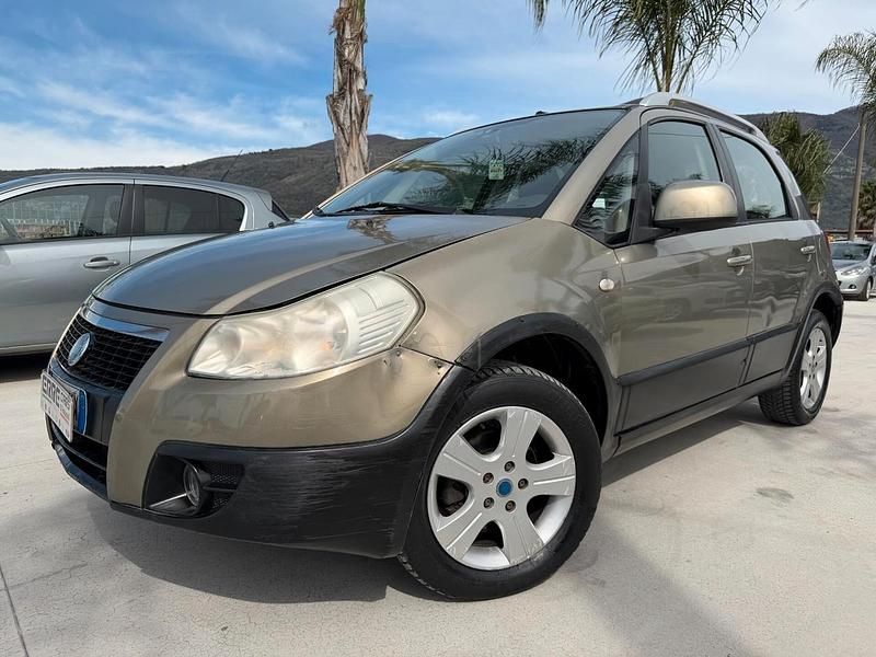 Usata Fiat Sedici 107 CV (78 kW) 2006 Oro SUV