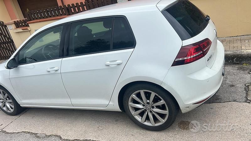 Usata VW Golf VII 110 CV (80 kW) 2015 Bianco Utilitaria