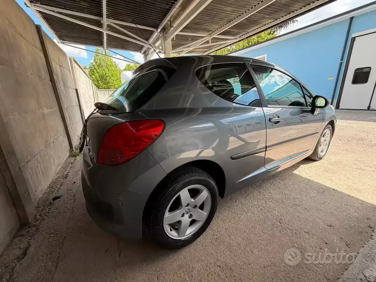Usata Peugeot 207 73 CV (53 kW) 2011 Grigio Berlina