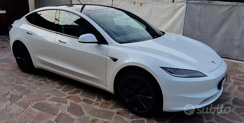 Usata Tesla Model 3 RWD 208 kW (283 CV) 2023 Bianco Berlina