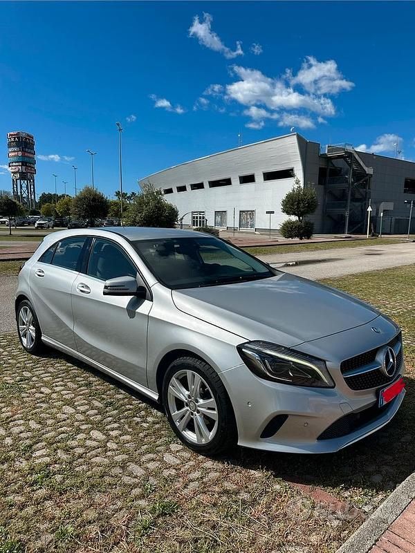 Usata Mercedes A180 109 CV (80 kW) 2016 Grigio Berlina