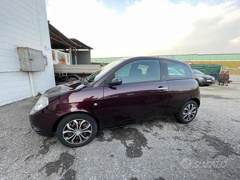 Usata Lancia Ypsilon 60 CV (44 kW) 2009 Viola Utilitaria