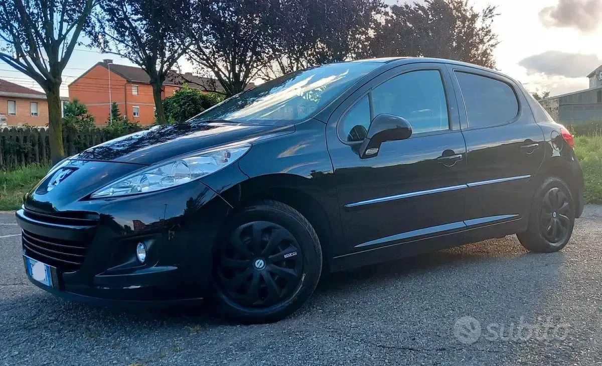 Usata Peugeot 207 73 CV (53 kW) 2013 Nero Berlina