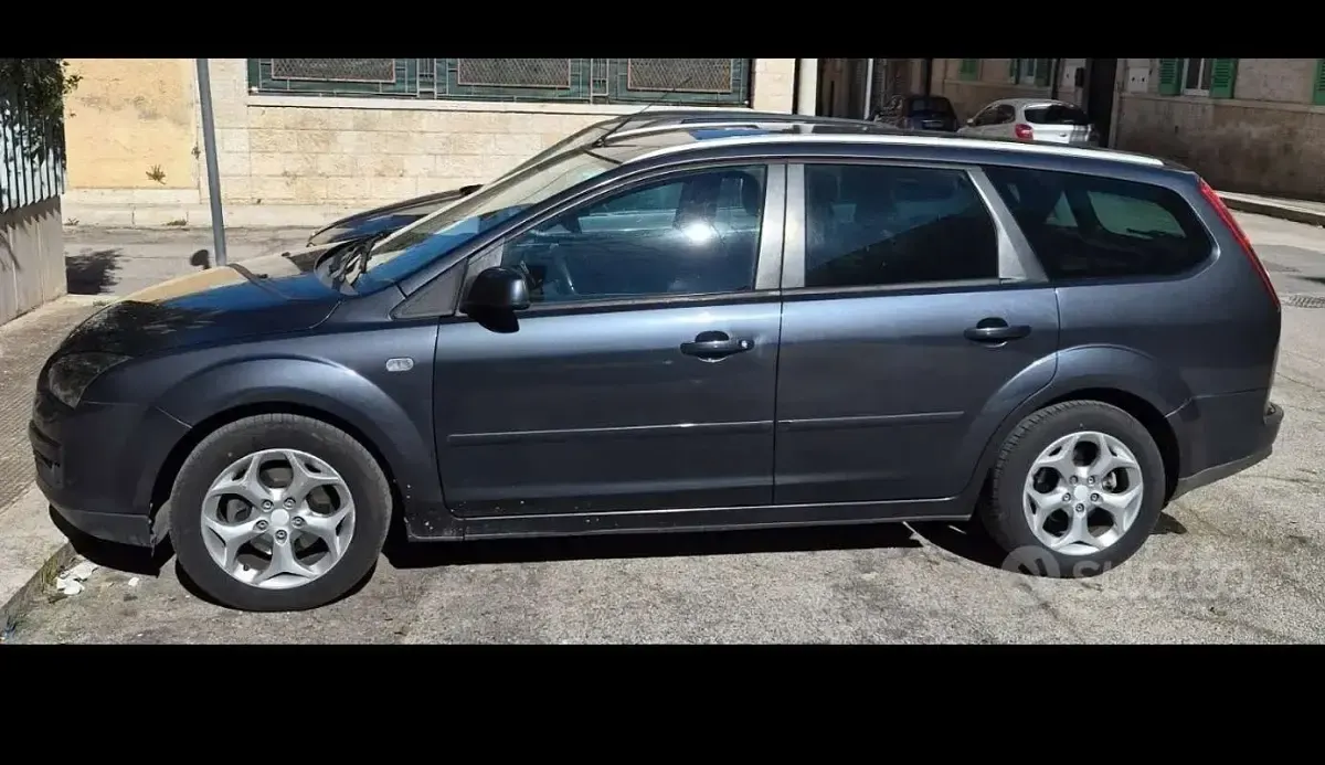Usata Ford Focus Style 90 CV (66 kW) 2007 Grigio Station wagon