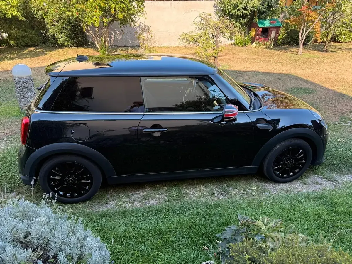Usata Mini Cooper Classic 136 CV (100 kW) 2023 Nero Utilitaria