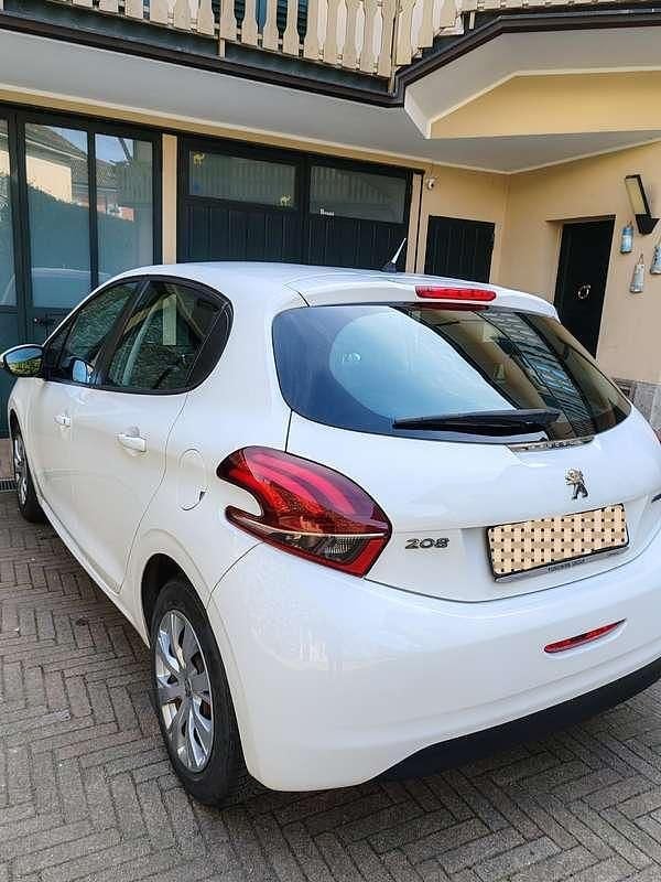 Usata Peugeot 208 Active 75 CV (55 kW) 2015 Bianco Utilitaria