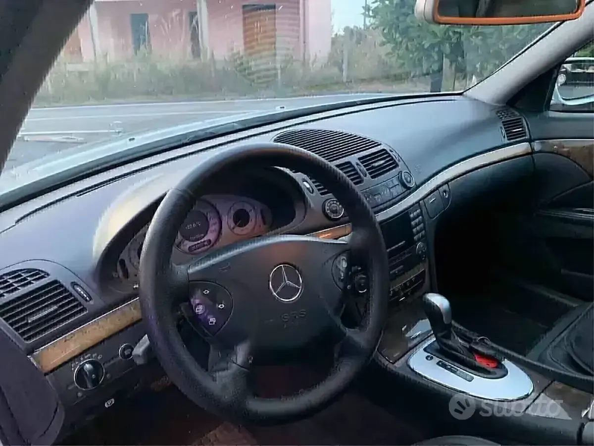 Usata Mercedes E270 177 CV (130 kW) 2003 Grigio Berlina