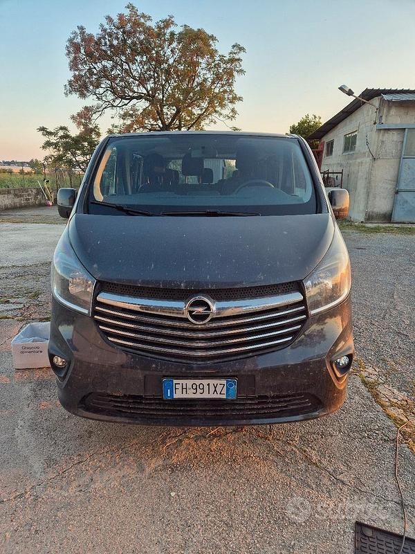 Usata Opel Vivaro 120 CV (88 kW) 2017 Nero Monovolume