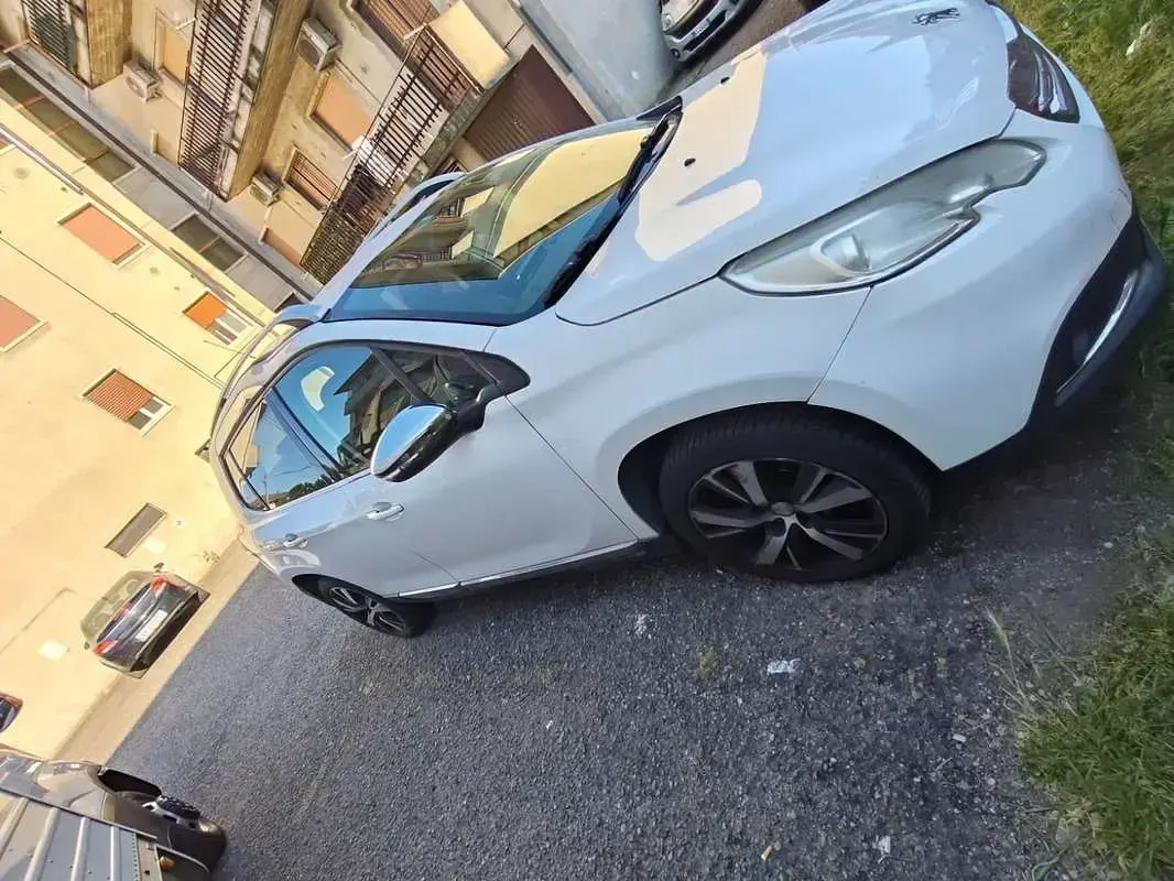 Usata Peugeot 2008 Active 99 CV (72 kW) 2015 Bianco SUV