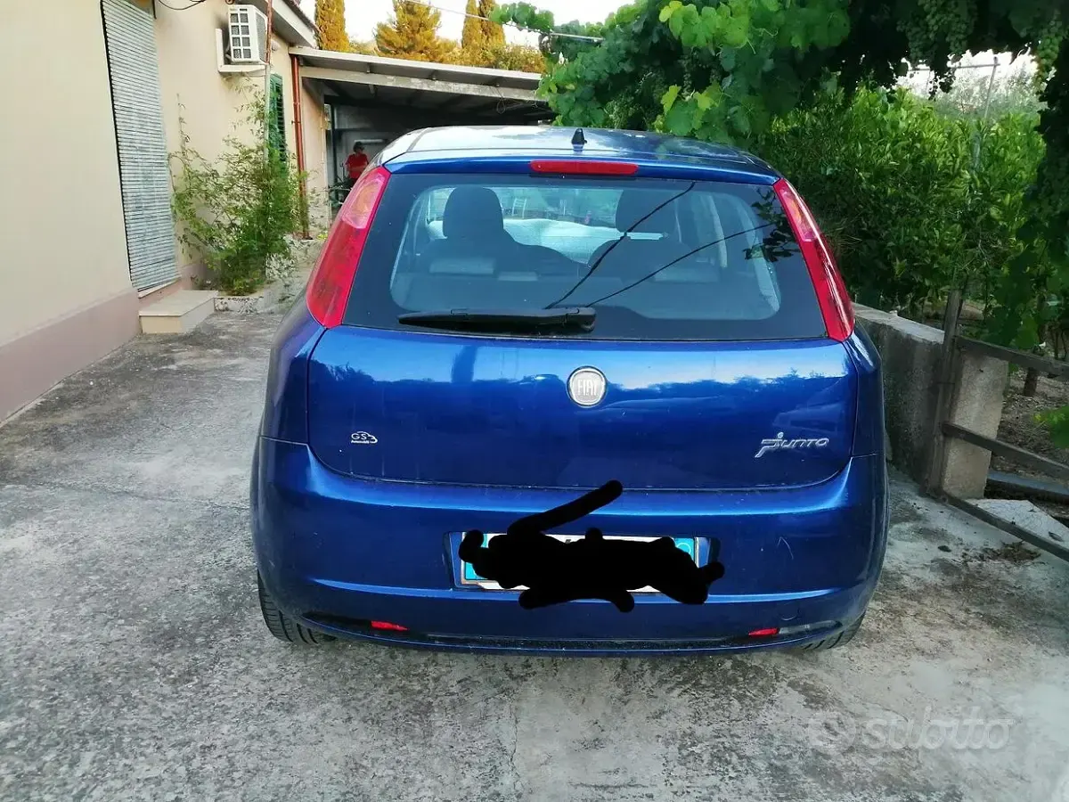 Usata Fiat Grande Punto 90 CV (66 kW) 2009 Bluazzurro Utilitaria