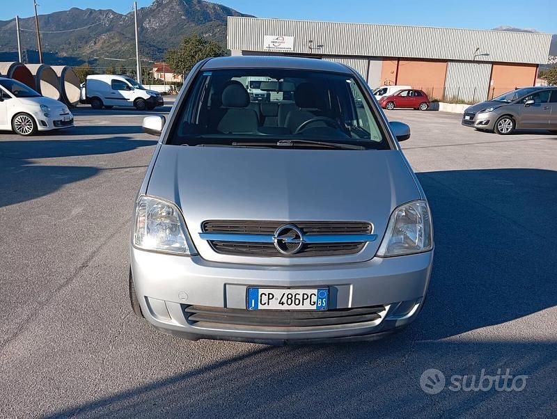 Usata Opel Meriva Cosmo 75 CV (55 kW) 2004 Grigio Monovolume