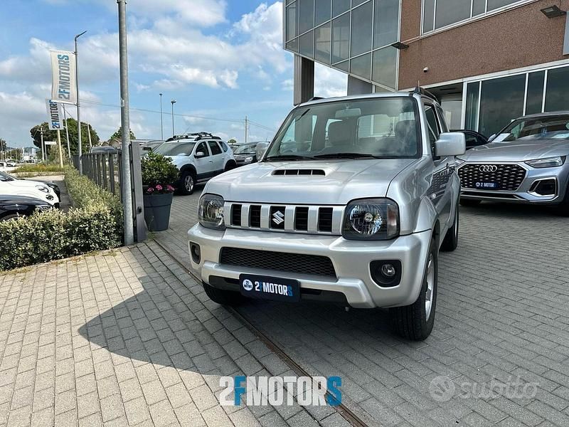 Usata Suzuki Jimny 86 CV (63 kW) 2014 Grigio SUV