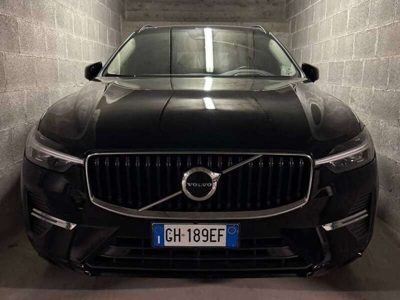 Nero Usata 2022 Volvo XC60 Momentum SUV | 34.000 € (Super prezzo) - Immagine 1/4