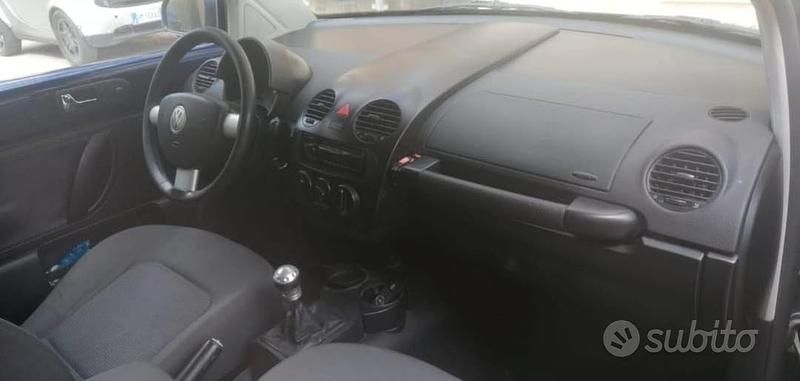 Usata VW New Beetle 2004 Utilitaria