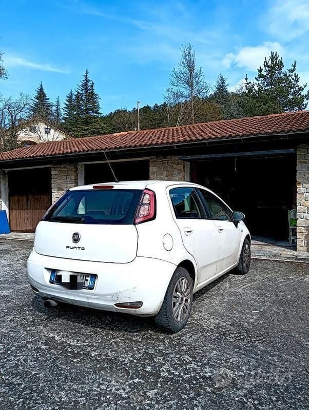 Usata Fiat Grande Punto 75 CV (55 kW) 2013 Bianco Utilitaria