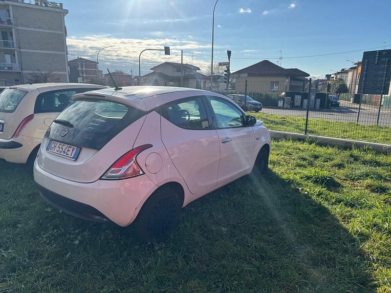 Usata Lancia Ypsilon S 69 CV (50 kW) 2021 Bianco Utilitaria