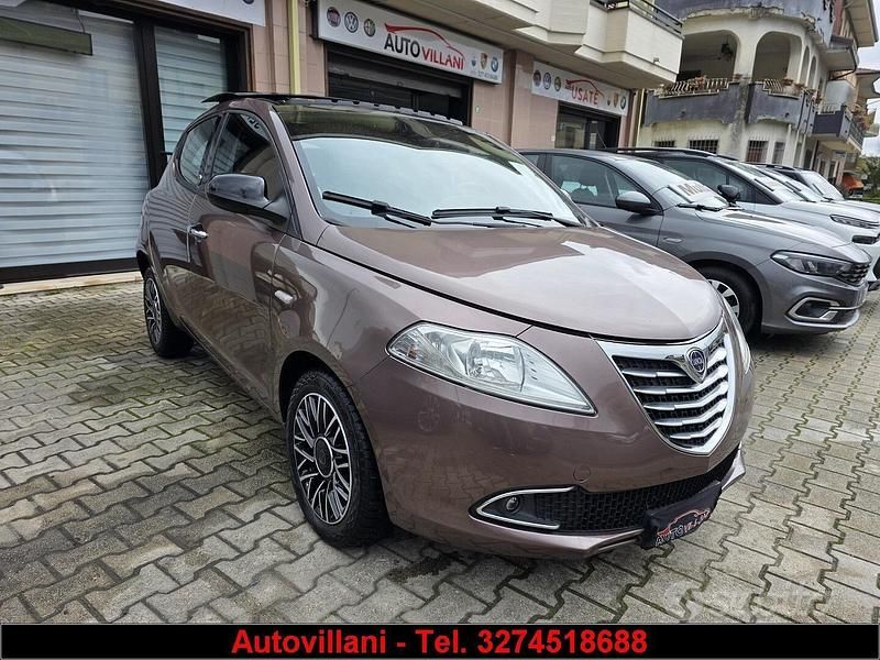 Usata Lancia Ypsilon 95 CV (69 kW) 2015 Marrone Utilitaria