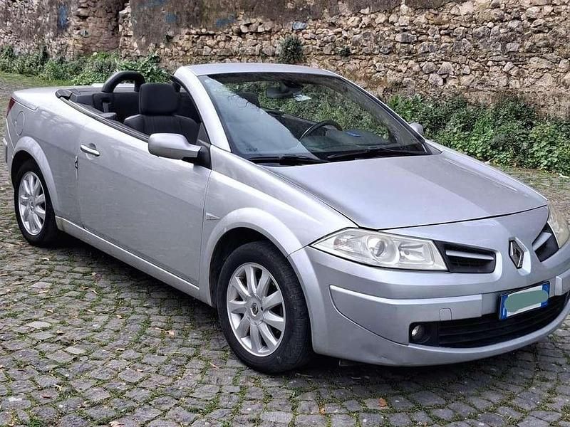 Usata Renault Mégane Cabriolet Dynamique 106 CV (77 kW) 2008 Argento Cabrio