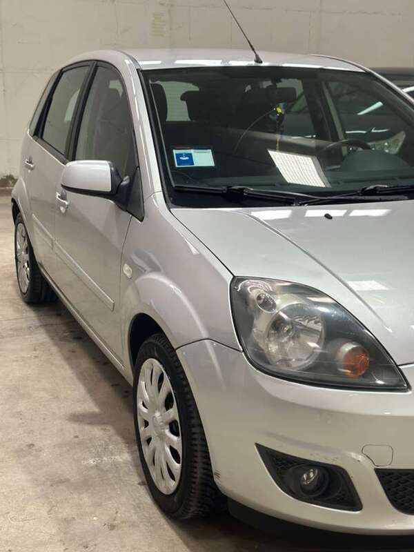Usata Ford Fiesta 75 CV (55 kW) 2008 Argento Utilitaria