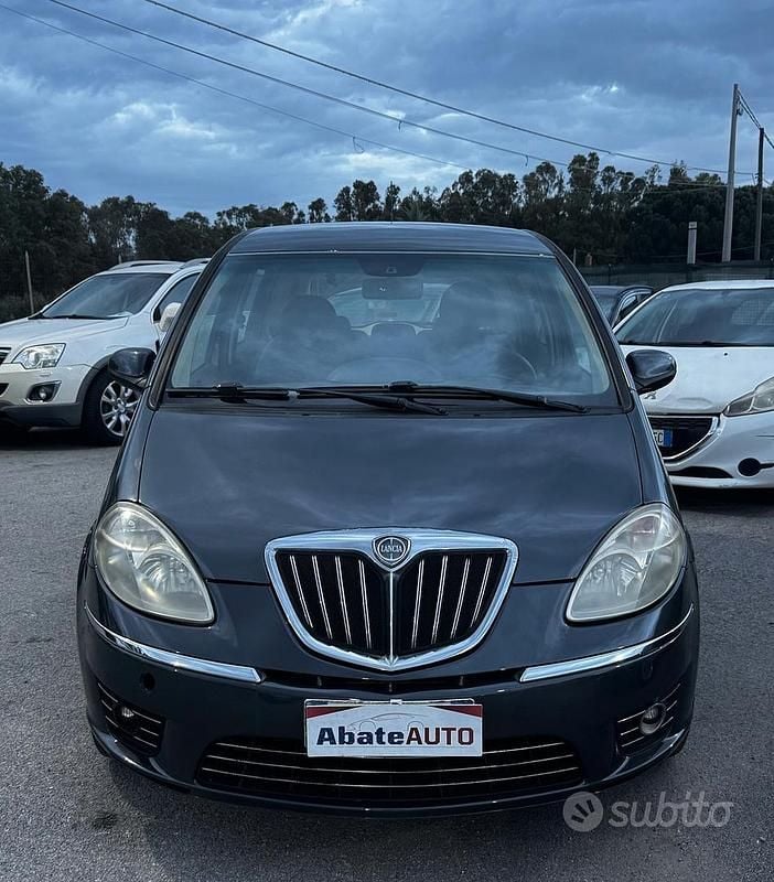 Usata Lancia Musa 95 CV (69 kW) 2012 Grigio Monovolume