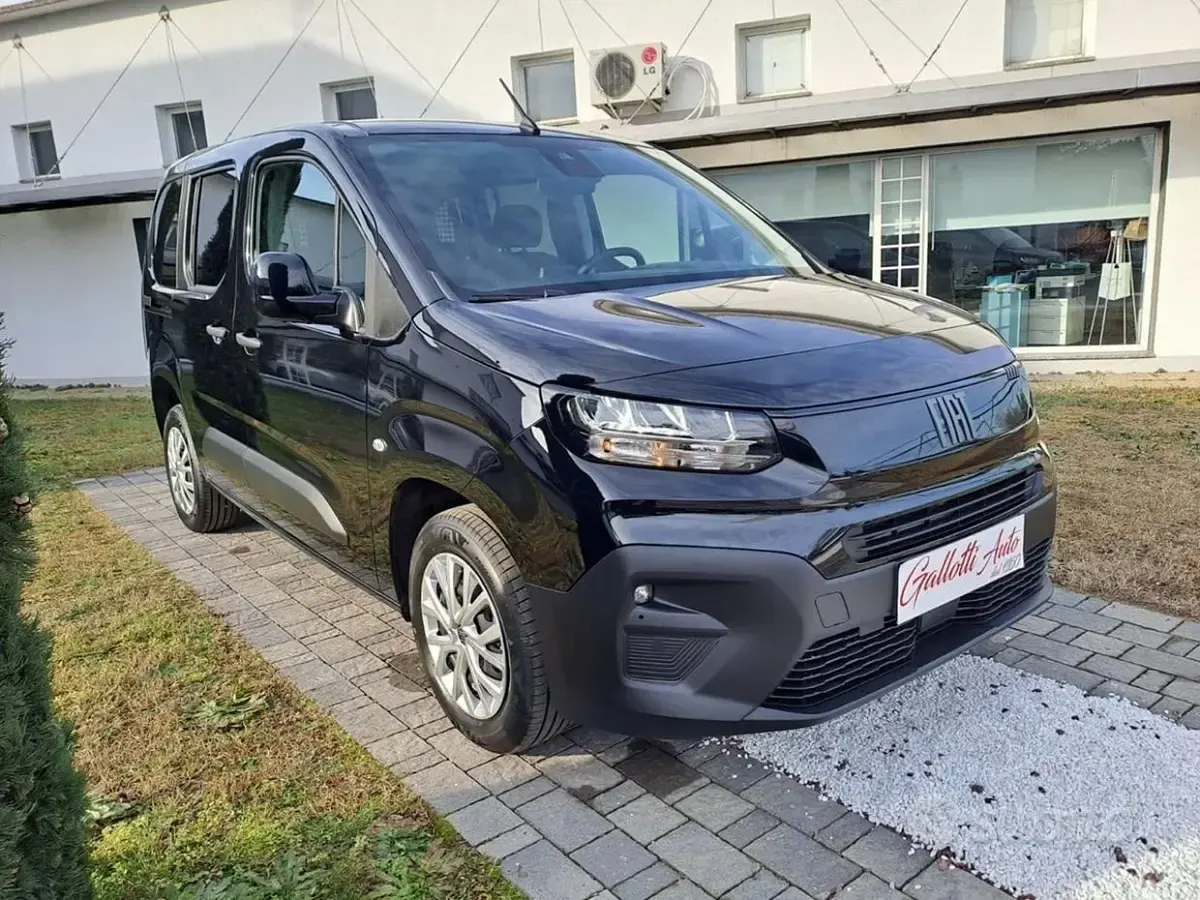 Usata Fiat Doblò 131 CV (96 kW) 2024 Nero metallizzato(632) Monovolume