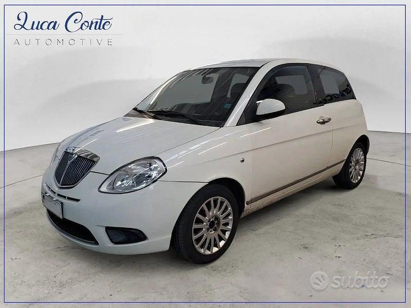 Bianco Usata 2011 Lancia Ypsilon Due volumi | 2890 € (Ottimo prezzo) - Immagine 1/4