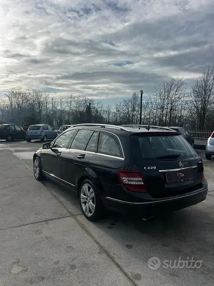 Usata Mercedes C220 Avantgarde 170 CV (125 kW) 2009 Nero Berlina