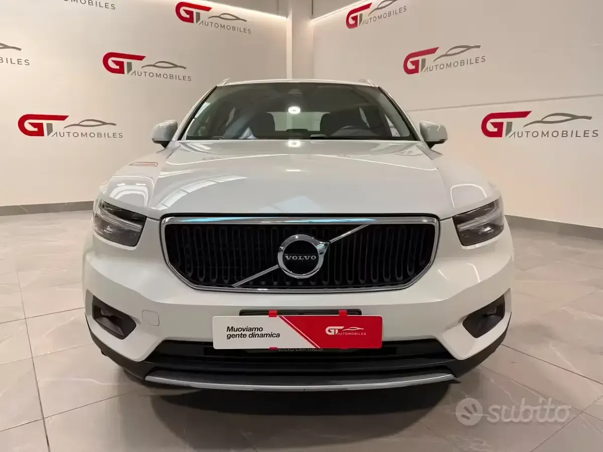 Usata Volvo XC40 Momentum 129 CV (94 kW) 2021 Bianco SUV