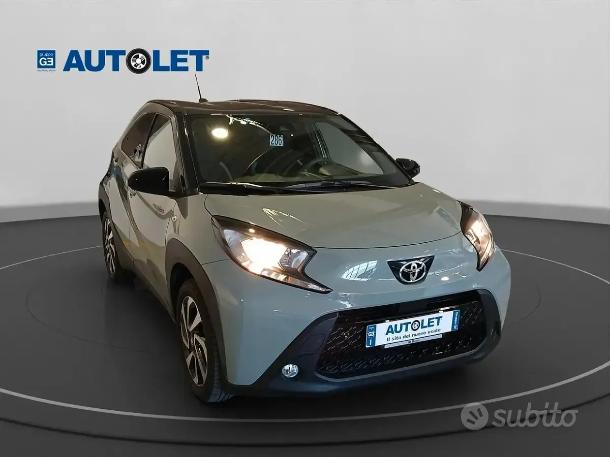 Usata Toyota Aygo X Trend 72 CV (52 kW) 2025 Verde SUV