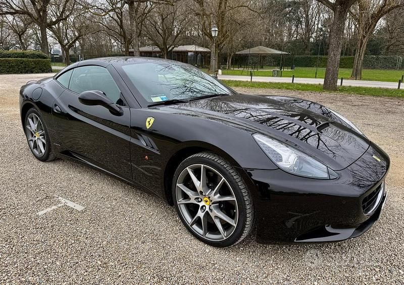 Usata Ferrari California 459 CV (337 kW) 2011 Nero Cabrio