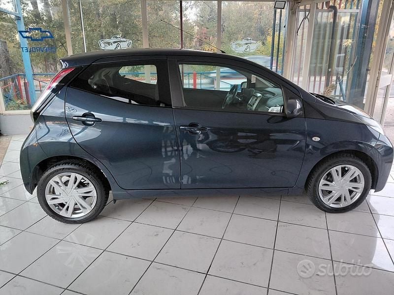 Usata Toyota Aygo X-clusiv 69 CV (50 kW) 2015 Grigio Utilitaria