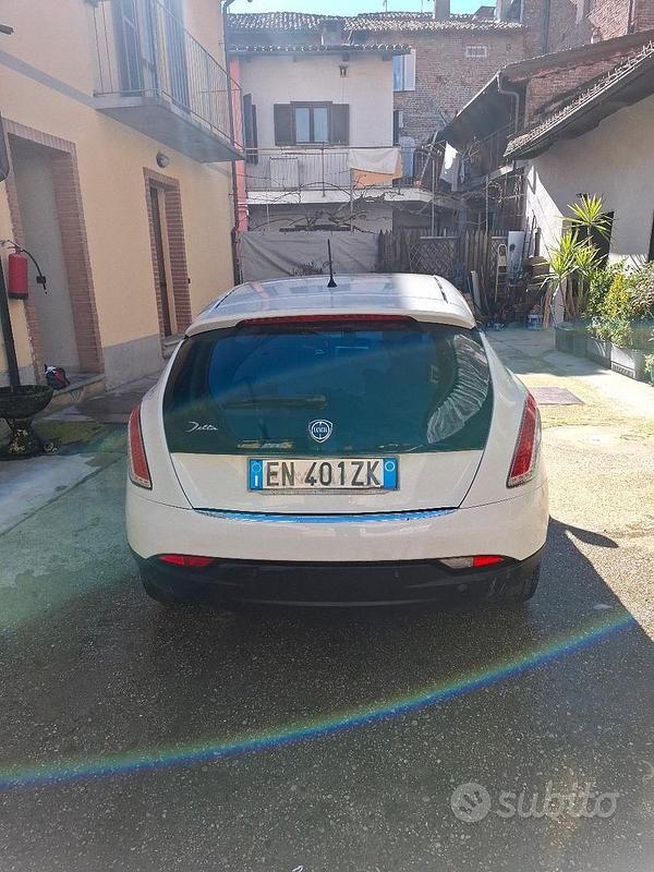 Usata Lancia Delta Silver 120 CV (88 kW) 2012 Bianco Utilitaria